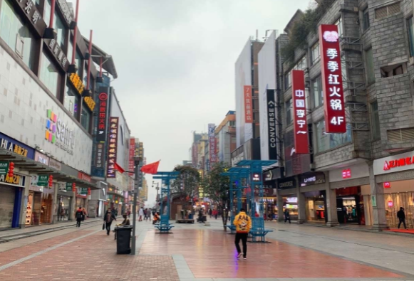 大发百货超市，繁华中的一站式购物胜地